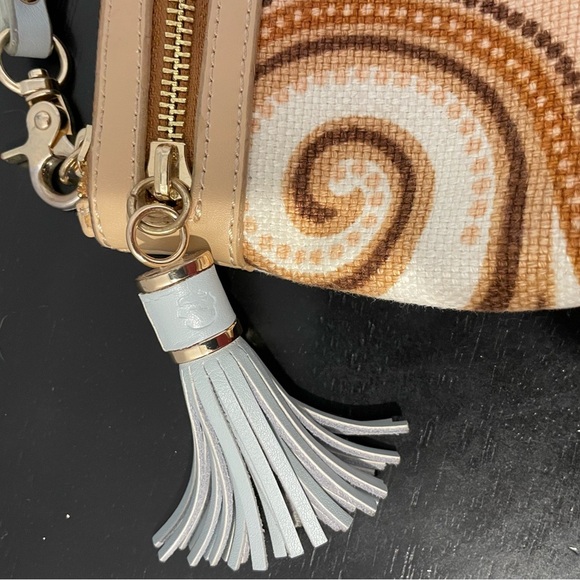 Spartina 449 Tan and Brown Patterned Wristlet with tassel Natural linens - Picture 3 of 5